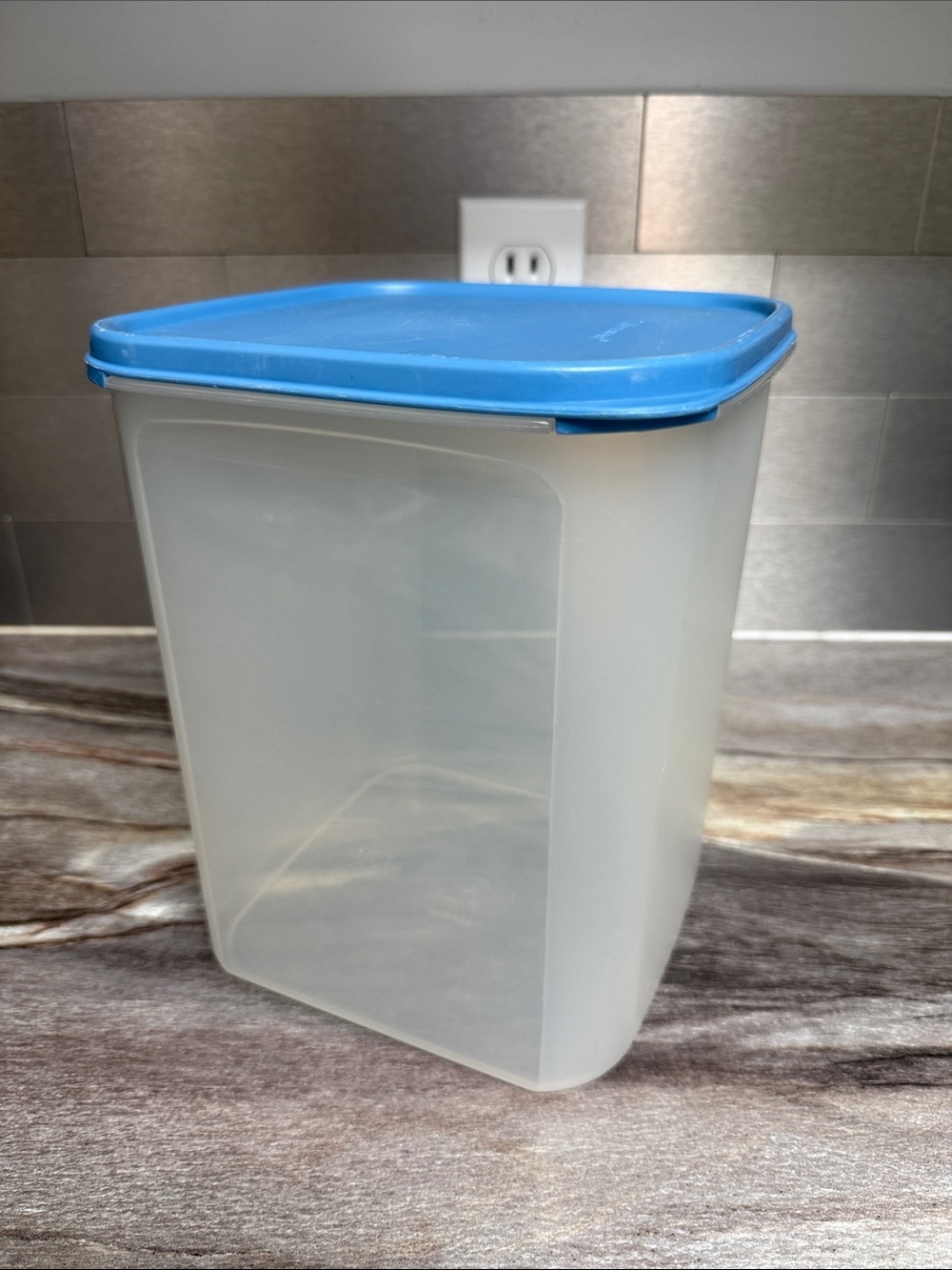Tupperware Modular Mate 4 Container with Blue Lid